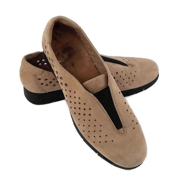 clarks artisan slip on